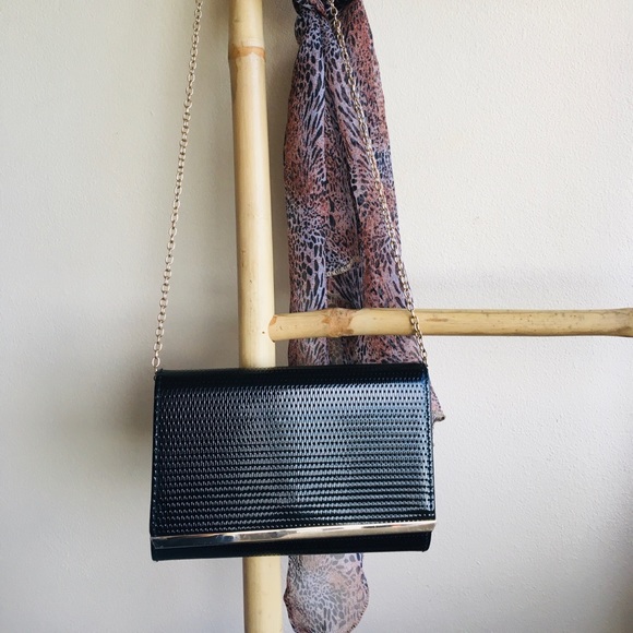 Chain Clutch Bag - Picture 3 of 7